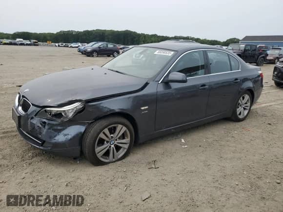 2010 BMW 5 Series 528i xDrive z VIN WBANV1C55AC446081, wystawiony jako Copart lot #66890535 z przebiegiem 106 410 mil mil oraz Czysty tytuł • Clean title. Historia ofert i sprzedaży dostępna na DreamBid. Obrazek 1.