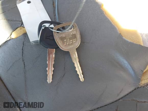 2003 Chevrolet Suburban LS z VIN 3GNEC16Z43G169079, wystawiony jako IAAI lot #42438273 z przebiegiem 208 332 mil mil oraz . Historia ofert i sprzedaży dostępna na DreamBid. Obrazek 11.