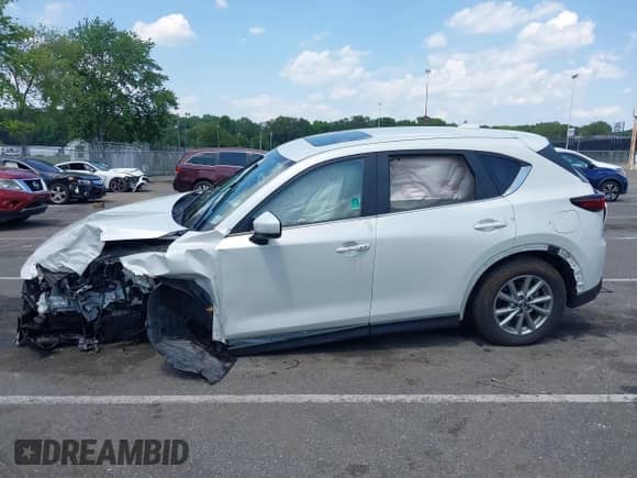 2023 Mazda CX-5 S Carbon Edition z VIN JM3KFBCMXP0211676, wystawiony jako IAAI lot #42642351 z przebiegiem 13 447 mil mil oraz . Historia ofert i sprzedaży dostępna na DreamBid. Obrazek 14.