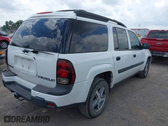2004 Chevrolet TrailBlazer EXT LS z VIN 1GNET16S946159833, wystawiony jako IAAI lot #42647973 z przebiegiem 183 257 mil mil oraz . Historia ofert i sprzedaży dostępna na DreamBid. Obrazek 4.