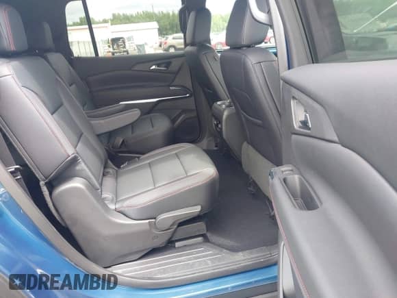 2025 Chevrolet Traverse AWD Z71 z VIN 1GNEVJRS6SJ261722, wystawiony jako IAAI lot #42931447 z przebiegiem 1 457 mil mil oraz . Historia ofert i sprzedaży dostępna na DreamBid. Obrazek 8.