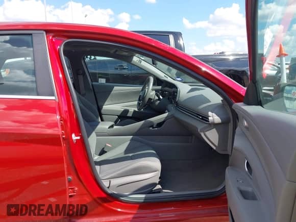 2025 Hyundai Elantra SEL Convenience with VIN KMHLS4DG7SU881180, listed as a IAAI auction lot 43412880 with 23,828 mi miles and . Bid and sale history available at DreamBid. Image 5.