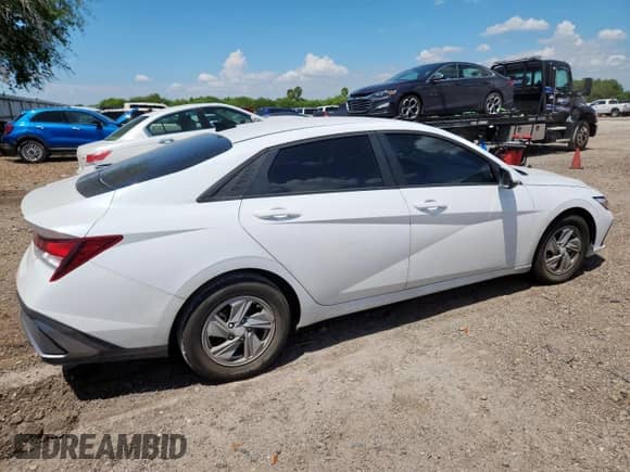 2024 Hyundai Elantra SE with VIN KMHLL4DG4RU829433, listed as a Copart auction lot 70988245 with 18,623 mi miles and Salvage title. Bid and sale history available at DreamBid. Image 3.