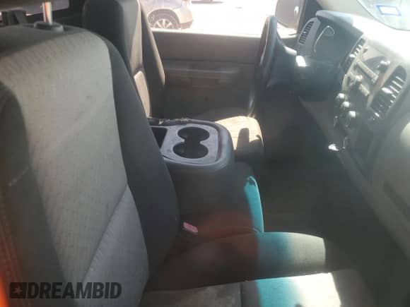 2008 GMC Sierra 1500 Work Truck с VIN 1GTEC14C68Z900948, выставлен на аукционе Copart как лот 46655515 с пробегом 139 428 миль миль и Списание • Salvage title. История ставок и продаж доступна на DreamBid. Изображение 10.