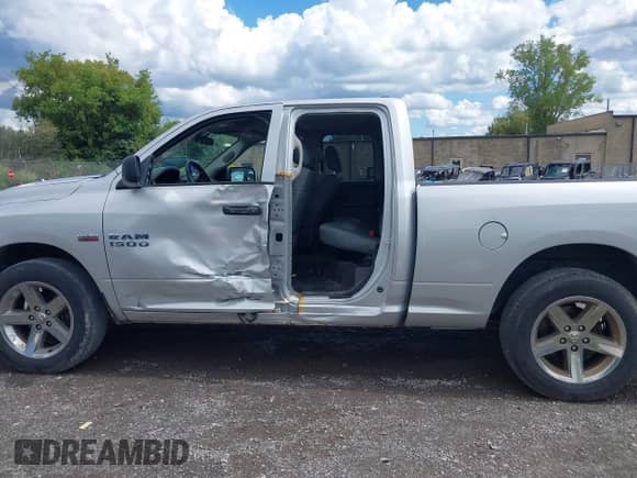 2018 Ram 1500 Express with VIN 1C6RR7FT3JS139950, listed as a IAAI auction lot 43055159 with 85,683 mi miles and . Bid and sale history available at DreamBid. Image 14.