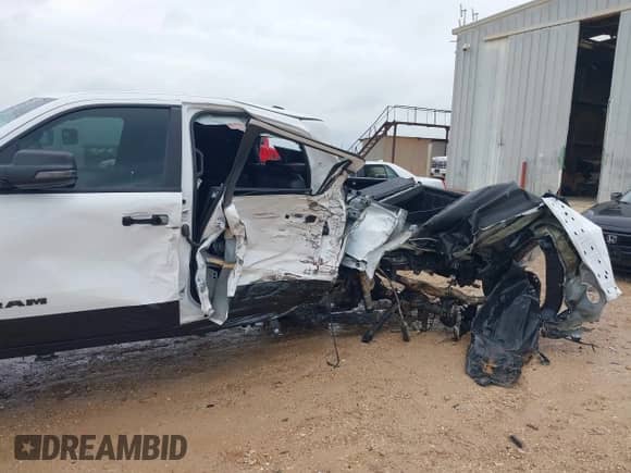 2023 Ram 1500 TRX z VIN 1C6SRFU90PN503803, wystawiony jako IAAI lot #42659089 z przebiegiem 35 642 mil mil oraz . Historia ofert i sprzedaży dostępna na DreamBid. Obrazek 6.