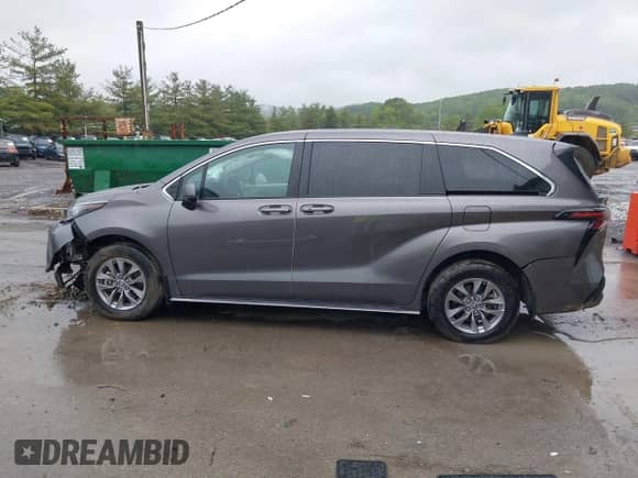 2023 Toyota Sienna LE with VIN 5TDKSKFC2PS103895, listed as a IAAI auction lot 42366033 with 27,807 mi miles and . Bid and sale history available at DreamBid. Image 15.