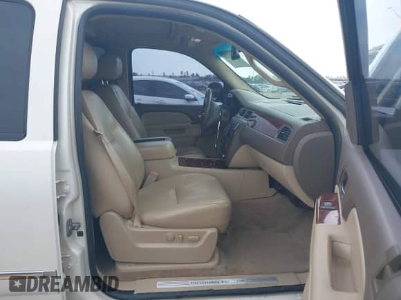 2010 Chevrolet Suburban LTZ с VIN 1GNUCKE03AR248244, выставлен на аукционе IAAI как лот 41677238 с пробегом 184 698 миль миль и . История ставок и продаж доступна на DreamBid. Изображение 5.
