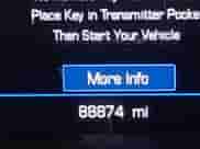 2020 Chevrolet Blazer LT z VIN 3GNKBBRA0LS627263, wystawiony jako IAAI lot #43021264 z przebiegiem 88 874 mil mil oraz . Historia ofert i sprzedaży dostępna na DreamBid. Obrazek 16.