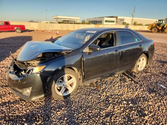 2014 Toyota Camry SE z VIN 4T1BF1FK7EU386806, wystawiony jako Copart lot #87491505 z przebiegiem 192 833 mil mil oraz Szkoda całkowita • Salvage title. Historia ofert i sprzedaży dostępna na DreamBid. Obrazek 1.