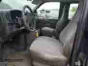 2007 Chevrolet Express Passenger z VIN 1GAHG39U571152181, wystawiony jako Copart lot #56238115 z przebiegiem 170 521 mil mil oraz Czysty tytuł • Clean title. Historia ofert i sprzedaży dostępna na DreamBid. Obrazek 7.