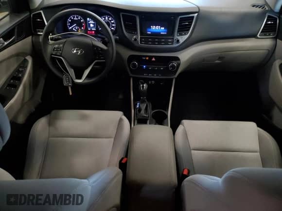 2018 Hyundai Tucson SE z VIN KM8J2CA44JU707092, wystawiony jako Copart lot #56684885 z przebiegiem 88 141 mil mil oraz Szkoda całkowita • Salvage title. Historia ofert i sprzedaży dostępna na DreamBid. Obrazek 8.