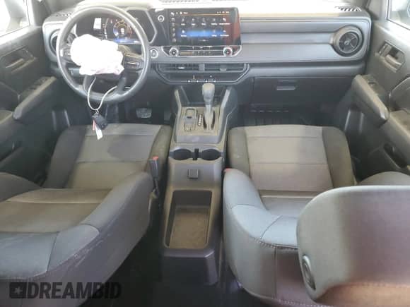 2023 Chevrolet Colorado 2WD Work Truck z VIN 1GCGSBECXP1176338, wystawiony jako Copart lot #68931555 z przebiegiem 36 851 mil mil oraz Czysty tytuł • Clean title. Historia ofert i sprzedaży dostępna na DreamBid. Obrazek 8.