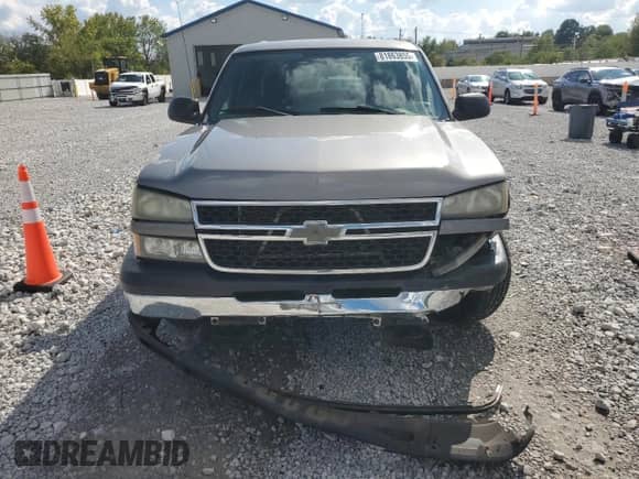 2006 Chevrolet Silverado 1500 LS с VIN 2GCEC13VX61232418, выставлен на аукционе Copart как лот 81863855 с пробегом 224 450 миль миль и Списание • Salvage title. История ставок и продаж доступна на DreamBid. Изображение 5.