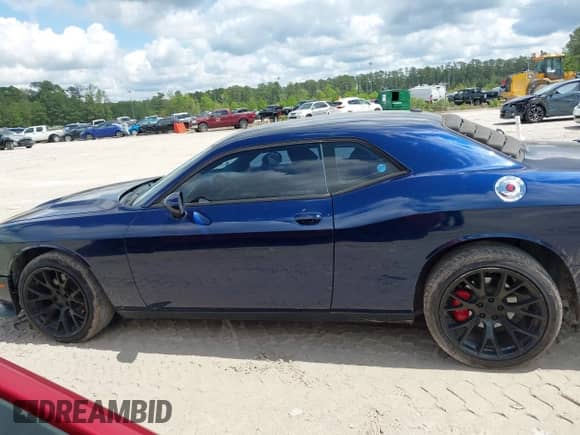 2015 Dodge Challenger SXT z VIN 2C3CDZAG9FH723453, wystawiony jako IAAI lot #42009214 z przebiegiem 182 552 mil mil oraz . Historia ofert i sprzedaży dostępna na DreamBid. Obrazek 14.