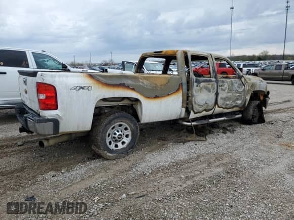 2014 Chevrolet Silverado 3500HD Work Truck z VIN 1GC4KZC85EF135979, wystawiony jako Copart lot #51625325 z przebiegiem Nie podano mil oraz Nie do naprawy • Non repairable. Historia ofert i sprzedaży dostępna na DreamBid. Obrazek 3.