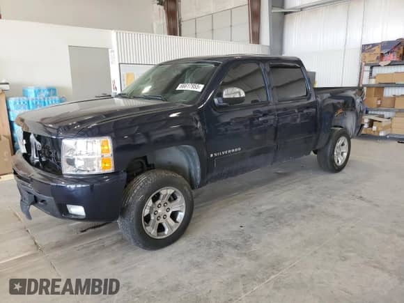 2008 Chevrolet Silverado 1500 2LT z VIN 2GCEK133881257211, wystawiony jako Copart lot #66617955 z przebiegiem 209 812 mil mil oraz Szkoda całkowita • Salvage title. Historia ofert i sprzedaży dostępna na DreamBid. Obrazek 1.