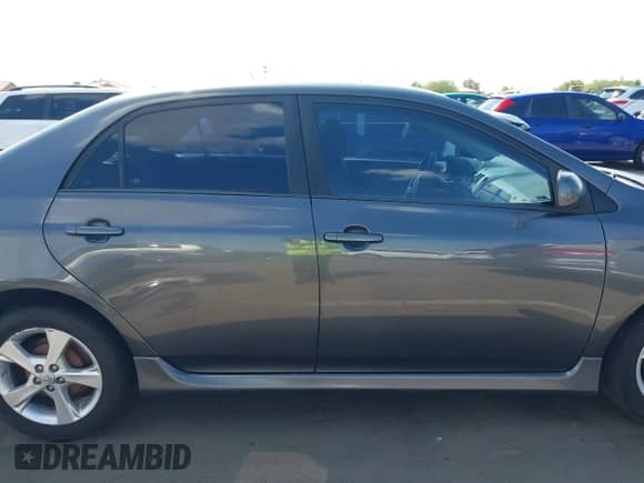 2011 Toyota Corolla S с VIN 2T1BU4EEXBC613289, выставлен на аукционе IAAI как лот 43089406 с пробегом 202 683 миль миль и . История ставок и продаж доступна на DreamBid. Изображение 13.