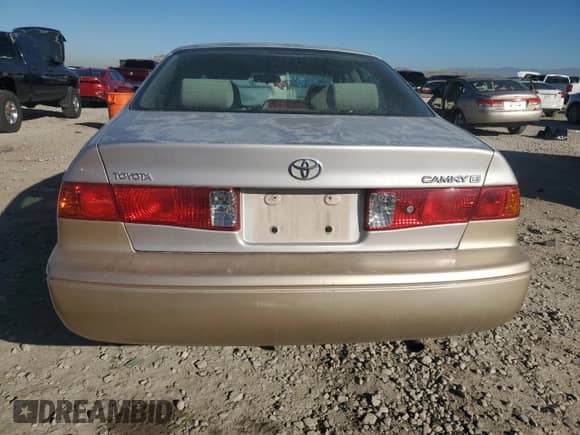 2001 Toyota Camry LE with VIN 4T1BG22K01U843250, listed as a Copart auction lot 90685635 with 150,266 mi miles and Clean title. Bid and sale history available at DreamBid. Image 6.