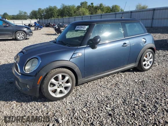 2010 MINI Hardtop S с VIN WMWMF7C52ATX41957, выставлен на аукционе Copart как лот 84436445 с пробегом 131 486 миль миль и Чистый • Clean title. История ставок и продаж доступна на DreamBid. Изображение 1.