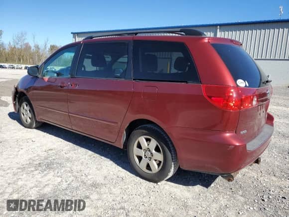 2010 Toyota Sienna LE z VIN 5TDKK4CC2AS309919, wystawiony jako Copart lot #82524135 z przebiegiem 196 955 mil mil oraz Szkoda całkowita • Salvage title. Historia ofert i sprzedaży dostępna na DreamBid. Obrazek 2.