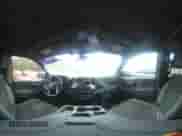 2019 Chevrolet Silverado 1500 LT z VIN 1GCPWCED4KZ209198, wystawiony jako IAAI lot #43559097 z przebiegiem 152 314 mil mil oraz . Historia ofert i sprzedaży dostępna na DreamBid. Obrazek 18.