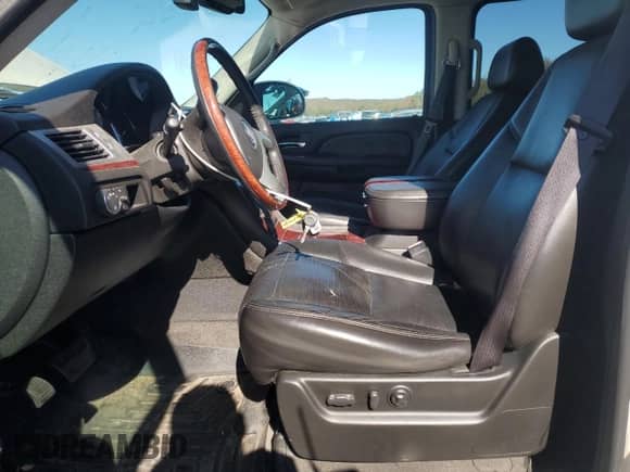 2007 Cadillac Escalade ESV with VIN 1GYFK66807R363693, listed as a Copart auction lot 86618715 with 147,227 mi miles and Clean title. Bid and sale history available at DreamBid. Image 7.