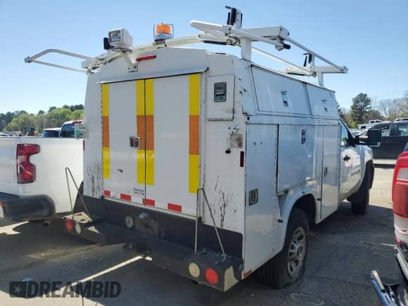 2012 Chevrolet Silverado 3500HD Work Truck z VIN 1GB3CZCG6CF184724, wystawiony jako Copart lot #52562015 z przebiegiem 182 833 mil mil oraz Czysty tytuł • Clean title. Historia ofert i sprzedaży dostępna na DreamBid. Obrazek 3.