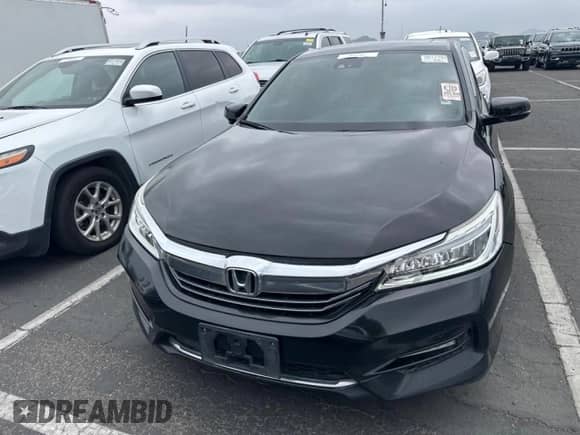 2017 Honda Accord Touring z VIN JHMCR6F74HC017371, wystawiony jako Copart lot #56739555 z przebiegiem 95 930 mil mil oraz Czysty tytuł • Clean title. Historia ofert i sprzedaży dostępna na DreamBid. Obrazek 28.