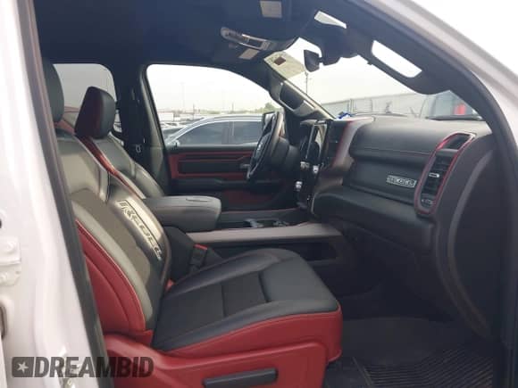 2025 Ram 1500 Rebel z VIN 1C6SRFLP1SN576994, wystawiony jako IAAI lot #42767833 z przebiegiem 26 955 mil mil oraz . Historia ofert i sprzedaży dostępna na DreamBid. Obrazek 5.