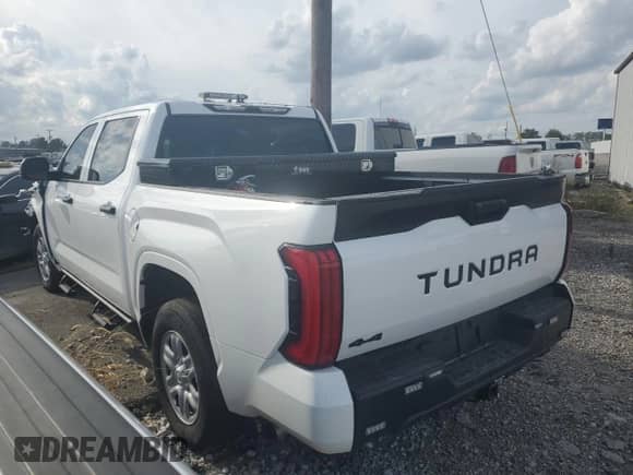 2025 Toyota Tundra SR with VIN 5TFKB5DB3SX309631, listed as a Copart auction lot 70833155 with 2,302 mi miles and Salvage title. Bid and sale history available at DreamBid. Image 2.