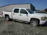 2008 Chevrolet Silverado 1500 1LT z VIN 2GCEC13J281334151, wystawiony jako Copart lot #59548085 z przebiegiem 128 333 mil mil oraz Szkoda całkowita • Salvage title. Historia ofert i sprzedaży dostępna na DreamBid. Obrazek 4.