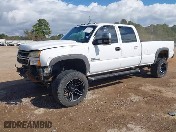 2007 Chevrolet Silverado 2500HD LT1 with VIN 1GCHC23D97F182244, listed as a IAAI auction lot 43463702 with 419,305 mi miles and . Bid and sale history available at DreamBid. Image 17.