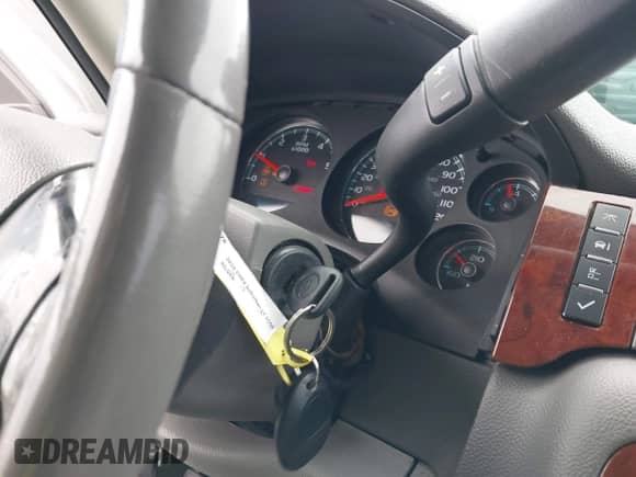 2010 Chevrolet Suburban LT z VIN 1GNUCJE03AR238548, wystawiony jako IAAI lot #42104596 z przebiegiem 153 959 mil mil oraz . Historia ofert i sprzedaży dostępna na DreamBid. Obrazek 11.