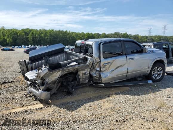 2021 Ram 1500 Laramie z VIN 1C6SRFJT7MN806542, wystawiony jako Copart lot #71260805 z przebiegiem 139 377 mil mil oraz Szkoda całkowita • Salvage title. Historia ofert i sprzedaży dostępna na DreamBid. Obrazek 3.