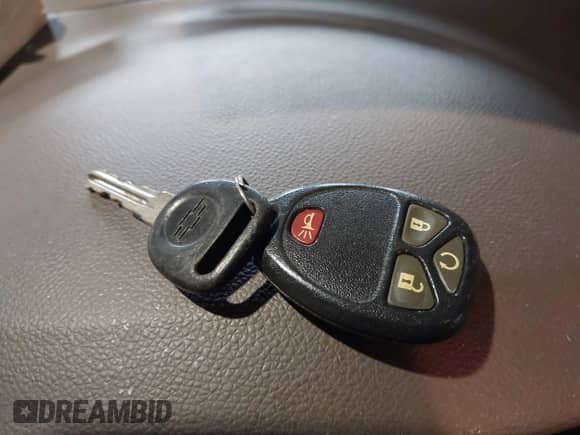 2009 Chevrolet Silverado 1500 LTZ z VIN 1GCEK39J19Z274622, wystawiony jako IAAI lot #41352625 z przebiegiem 213 255 mil mil oraz . Historia ofert i sprzedaży dostępna na DreamBid. Obrazek 11.