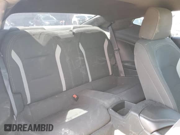 2018 Chevrolet Camaro 1LS z VIN 1G1FA1RX6J0122062, wystawiony jako Copart lot #64812795 z przebiegiem 68 879 mil mil oraz Szkoda całkowita • Salvage title. Historia ofert i sprzedaży dostępna na DreamBid. Obrazek 10.