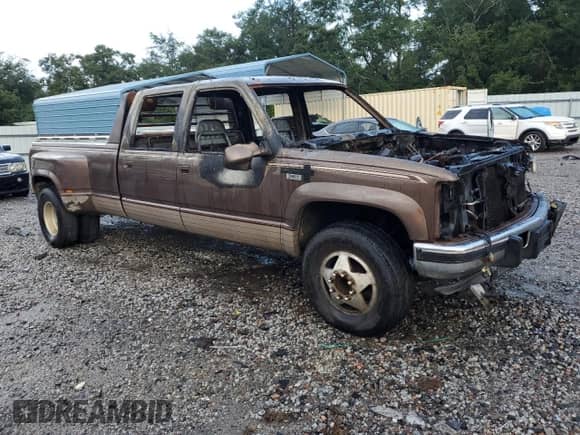1994 Chevrolet Silverado 3500 с VIN 1GCHK33F4RJ372169, выставлен на аукционе Copart как лот 69002125 с пробегом Не указан миль и На запчасти • Non repairable. История ставок и продаж доступна на DreamBid. Изображение 4.