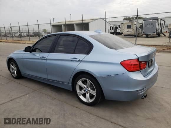 2012 BMW 3 Series 328i с VIN WBA3C1C57CF431340, выставлен на аукционе Copart как лот 84484995 с пробегом 70 538 миль миль и Списание • Salvage title. История ставок и продаж доступна на DreamBid. Изображение 2.