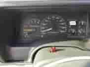 1998 GMC Sierra 1500 z VIN 1GTEC19M7WR513663, wystawiony jako Copart lot #86165904 z przebiegiem 147 608 mil mil oraz Czysty tytuł • Clean title. Historia ofert i sprzedaży dostępna na DreamBid. Obrazek 9.