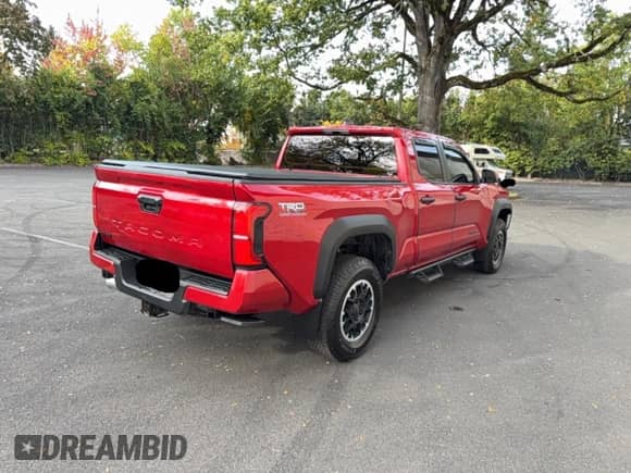 2024 Toyota Tacoma SR5 z VIN 3TYLB5JN6RT023926, wystawiony jako Copart lot #90130065 z przebiegiem 35 061 mil mil oraz Szkoda całkowita • Salvage title. Historia ofert i sprzedaży dostępna na DreamBid. Obrazek 4.