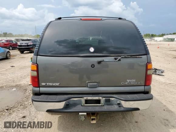 2002 Chevrolet Tahoe LS z VIN 1GNEC13V72R157234, wystawiony jako Copart lot #71055205 z przebiegiem 271 885 mil mil oraz Czysty tytuł • Clean title. Historia ofert i sprzedaży dostępna na DreamBid. Obrazek 6.