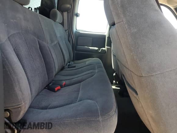 2002 Chevrolet Silverado 2500HD LS с VIN 1GCHK29UX2E293779, выставлен на аукционе Copart как лот 61271445 с пробегом 86 812 миль миль и Чистый • Clean title. История ставок и продаж доступна на DreamBid. Изображение 10.