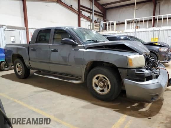 2007 Dodge Dakota SLT z VIN 1D7HE48P67S198715, wystawiony jako Copart lot #46497595 z przebiegiem 171 572 mil mil oraz Szkoda całkowita • Salvage title. Historia ofert i sprzedaży dostępna na DreamBid. Obrazek 4.