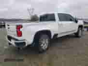 2024 Chevrolet Silverado 3500HD High Country z VIN 1GC4YVEY4RF106354, wystawiony jako Copart lot #84701304 z przebiegiem 17 933 mil mil oraz Szkoda całkowita • Salvage title. Historia ofert i sprzedaży dostępna na DreamBid. Obrazek 3.