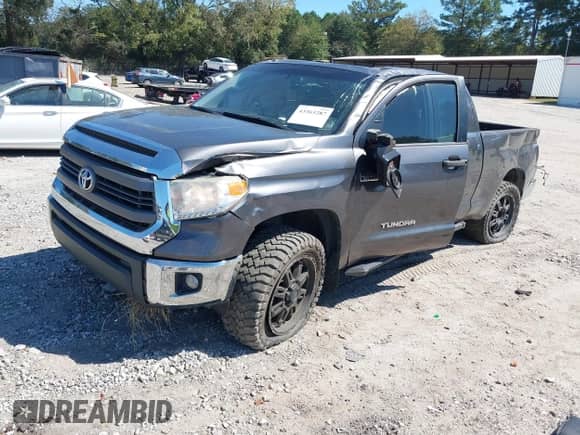 2015 Toyota Tundra SR z VIN 5TFUW5F17FX479045, wystawiony jako IAAI lot #43363287 z przebiegiem 212 178 mil mil oraz . Historia ofert i sprzedaży dostępna na DreamBid. Obrazek 20.