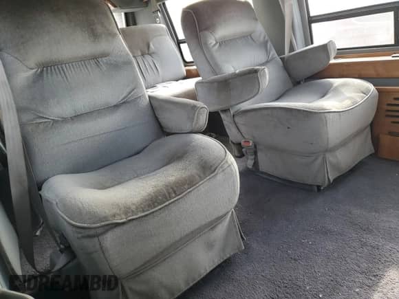 1995 Ford Econoline Cargo with VIN 1FDEE14N2SHA25954, listed as a Copart auction lot 44101475 with 191,730 mi miles and Salvage title. Bid and sale history available at DreamBid. Image 11.