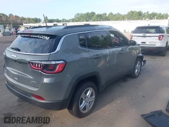 2023 Jeep Compass Latitude z VIN 3C4NJDBN9PT546487, wystawiony jako IAAI lot #43053671 z przebiegiem 16 170 mil mil oraz . Historia ofert i sprzedaży dostępna na DreamBid. Obrazek 4.