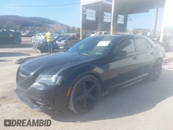2017 Chrysler 300 S с VIN 2C3CCABG3HH615996, выставлен на аукционе IAAI как лот 41705682 с пробегом 108 416 миль миль и . История ставок и продаж доступна на DreamBid. Изображение 2.