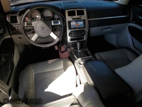 2008 Dodge Charger R/T z VIN 2B3LA53H98H236888, wystawiony jako Copart lot #74974464 z przebiegiem 226 341 mil mil oraz Szkoda całkowita • Salvage title. Historia ofert i sprzedaży dostępna na DreamBid. Obrazek 8.